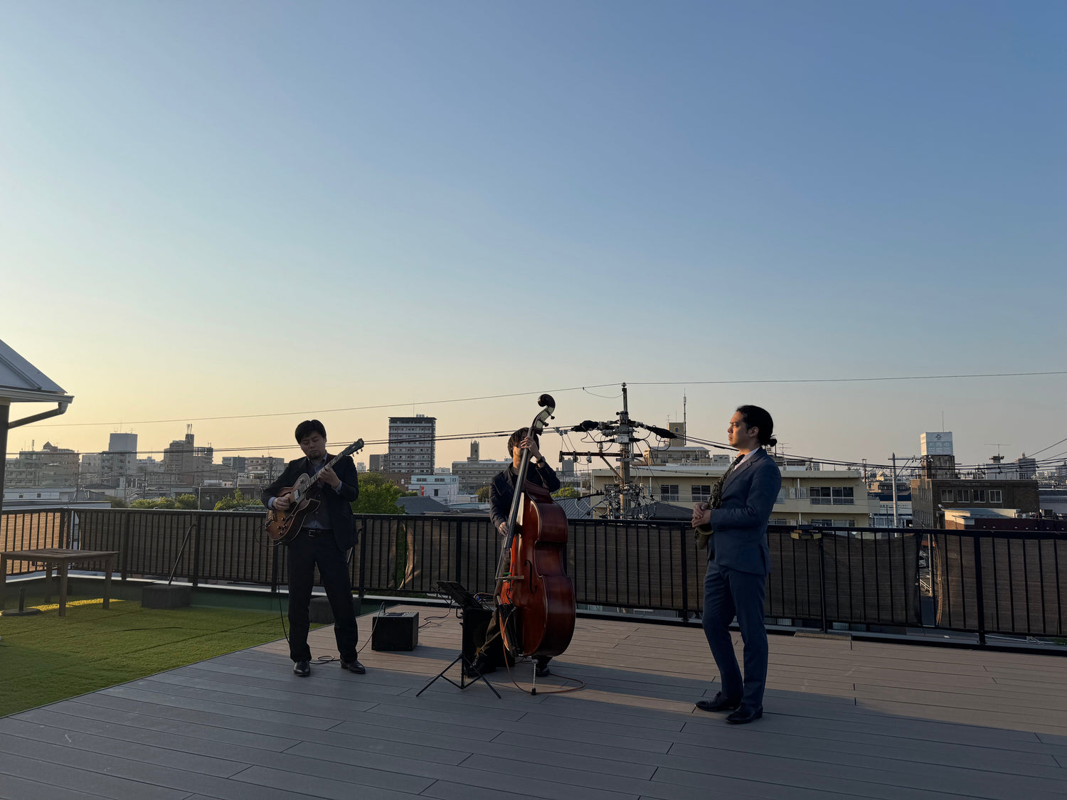 Rooftop wine partyを開催させていただきました