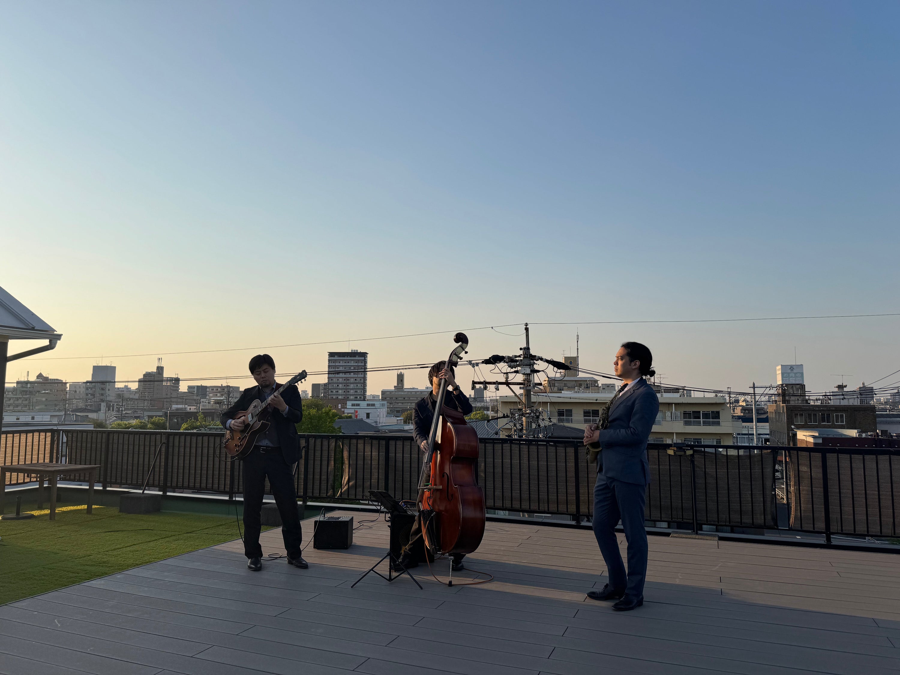 Rooftop wine partyを開催させていただきました